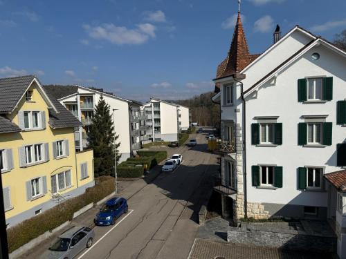 O vedere generală la munți sau o vedere la munte luată de la acest apartament