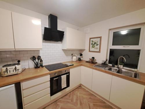 Köök või kööginurk majutusasutuses Central Park View - Modern & Stylish 2 Bed Apartment - Great Location