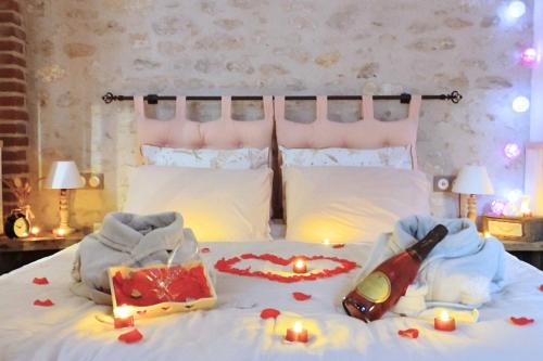 Postel nebo postele na pokoji v ubytování Gîte de charme Beaujoyeulx