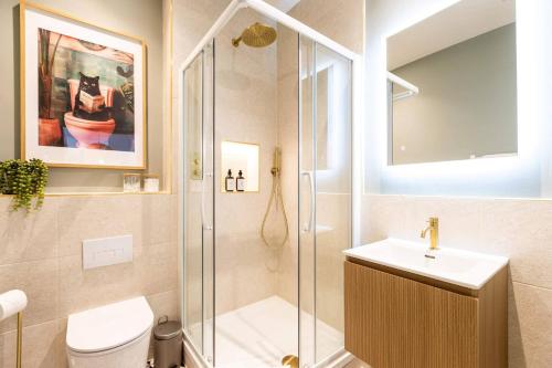 a bathroom with a shower and a toilet and a sink at Apartment Ten Pelican House in Bournemouth