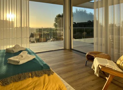 Postel nebo postele na pokoji v ubytování Villa Mar & Luz, Porto, Mindelo Beach