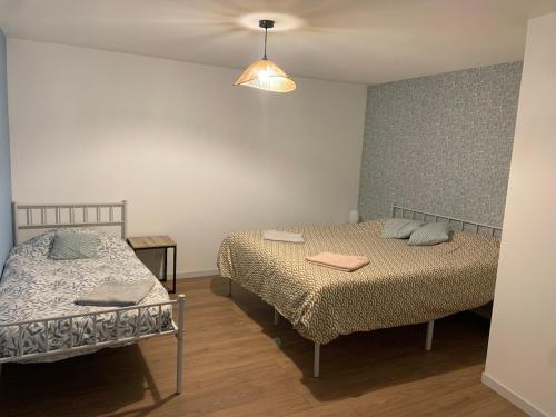 Ένα ή περισσότερα κρεβάτια σε δωμάτιο στο La Caverne Bretonne