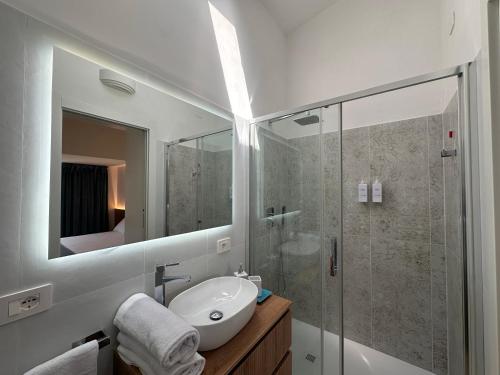 Koupelna v ubytování Sardegna Costa Corallina Appartamento Luxury Vista Mare in splendido villaggio - IUN R6511