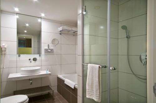 Ένα μπάνιο στο B-aparthotel Montgomery