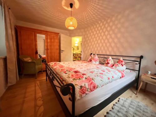 Postel nebo postele na pokoji v ubytování FeWo 55 m2 I Sachsenring 2 km