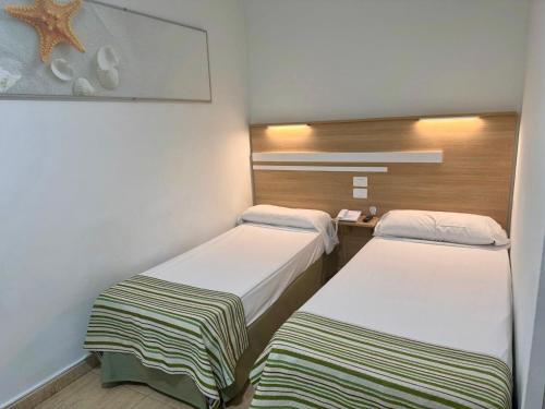 Kleines Zimmer mit 2 Betten in der Unterkunft Apartamentos Tinoca in Las Palmas de Gran Canaria