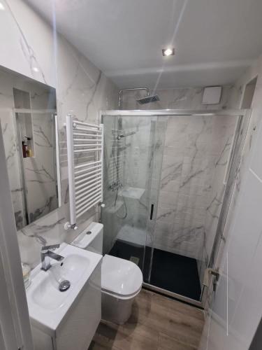 Habitación privada con baño compartido en Madrid