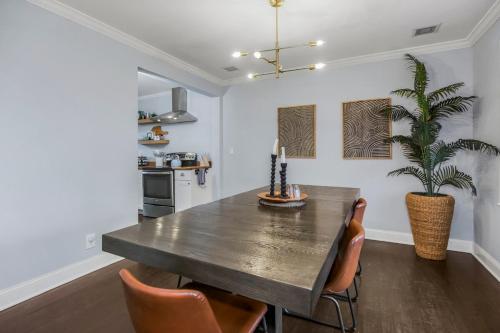 Foto sihtkohas Fairway asuva majutusasutuse Dog Friendly 3BR 3BA Fairway Home with Fenced Yard galeriist