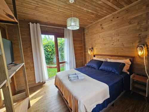 Postel nebo postele na pokoji v ubytování Recanto dos Bambus - Cabana na Praia do Rosa