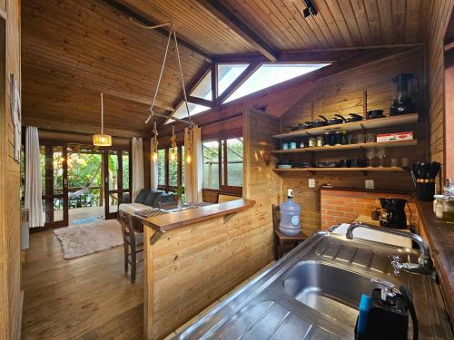 Kuchyň nebo kuchyňský kout v ubytování Recanto dos Bambus - Cabana na Praia do Rosa