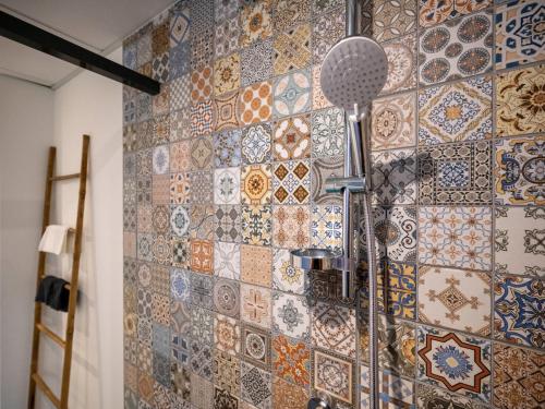 Ένα μπάνιο στο La Tiboire Côté Grange - Authenticité & Elégance