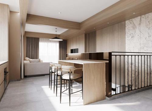 Una cocina con barra, sillas y sofá. en Luxury Four-Bedroom with Large Terrace, en Tel Aviv