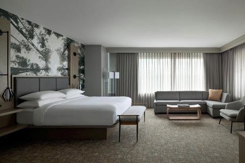 Postel nebo postele na pokoji v ubytování Denver Marriott South at Park Meadows