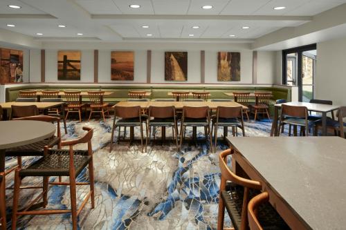 a dining room with tables and chairs on a carpet at Fairfield Inn & Suites by Marriott Lynchburg Liberty University in Lynchburg
