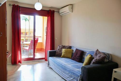 Posezení v ubytování Cozy Retreat near the sea