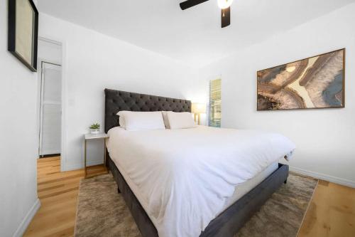 Postel nebo postele na pokoji v ubytování Drift & Dream Getaway - Pet-Friendly - Near Springs