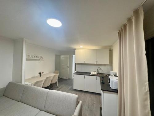 Η κουζίνα ή μικρή κουζίνα στο Villa med 3 sovrum