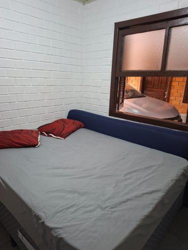 a bed in a room with a window at Giuseppe & Giuseppin in Torres