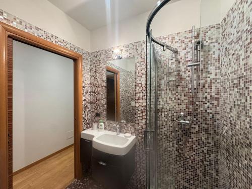 Stylish Pantheon Escape in Ancient Rome