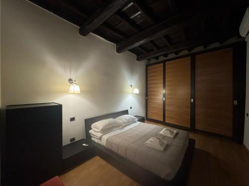 Stylish Pantheon Escape in Ancient Rome