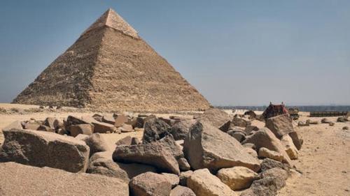 ابراهيم خطاب امام المتحف المصري الكبير