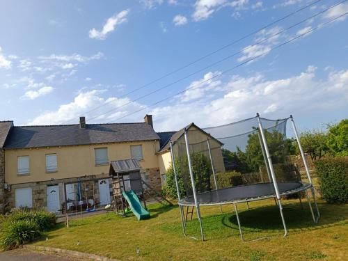Das Gebäude in dem sich das Ferienhaus befindet