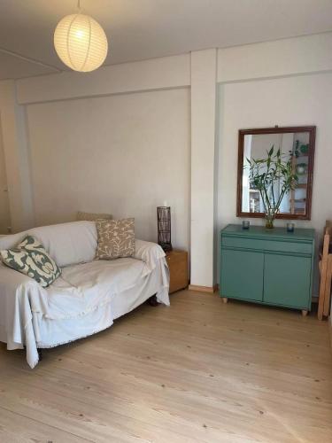 7th floor bright penthouse in quiet pedestrian