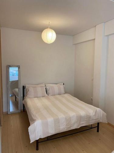7th floor bright penthouse in quiet pedestrian