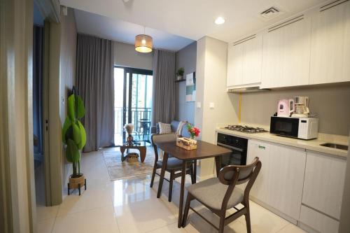 Kuchyň nebo kuchyňský kout v ubytování Joyful Journeys Downtown And Burj View Residence Business Bay