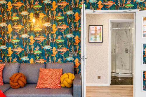 Un lugar para sentarse en GioEstate Holiday, with Free Parking, Flat19