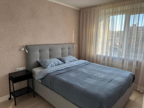 Postel nebo postele na pokoji v ubytování Calm Stay Teika Apartment