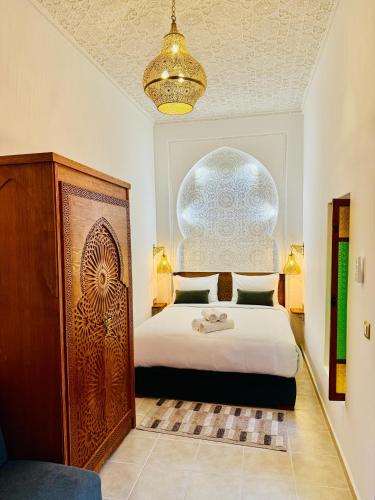 Postel nebo postele na pokoji v ubytování Riad El Sultan