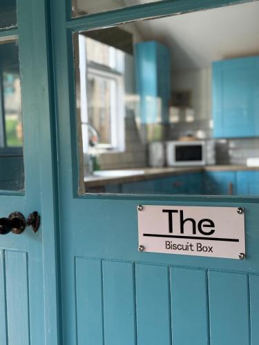 Kuchyň nebo kuchyňský kout v ubytování The Biscuit Box