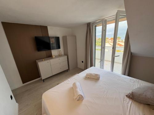 Giường trong phòng chung tại Apartment Anchor Luxury