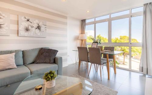 Bonanza DELUXE - Easy walk to beach, Benalmádena Marina and shops