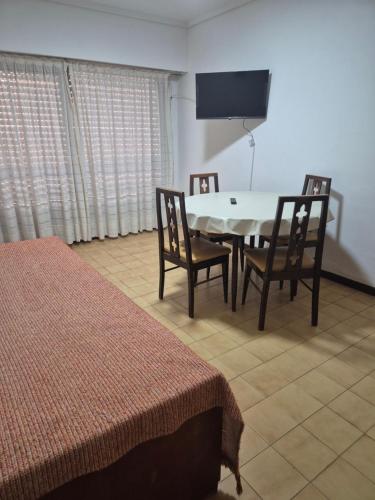 TV a/nebo společenská místnost v ubytování Atlántico Peatonal 2