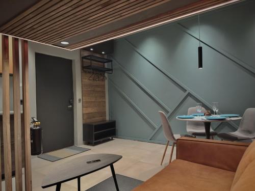 Χώρος καθιστικού στο cozy apt 10 min from centre