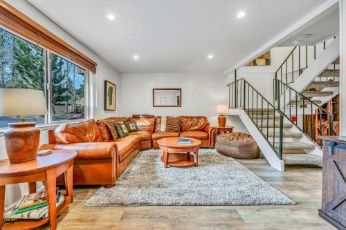 Χώρος καθιστικού στο Modern 3BD -Walk to Lake & Beach