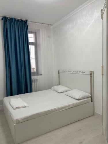 Rúm í herbergi á Abdi-Khan