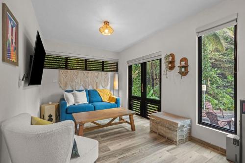 Χώρος καθιστικού στο Rainforest Pearl Private Escape with Heated Pool