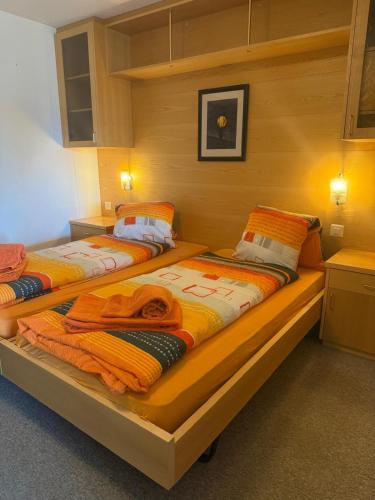 two beds in a small room at Goliath 44 & 45 in Leukerbad