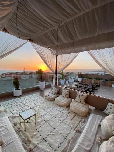 Χώρος καθιστικού στο Abrid Surf