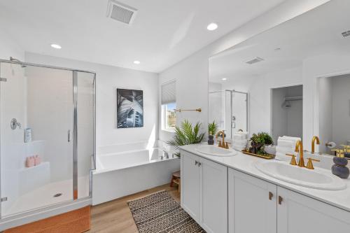 Koupelna v ubytování Electric Slide Lazy River, Pickleball, Game-room