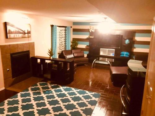 Χώρος καθιστικού στο El Paso Westside Contemporary Beautiful Big Home