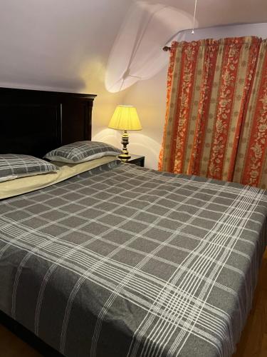 Ένα ή περισσότερα κρεβάτια σε δωμάτιο στο Comfort Home Toronto