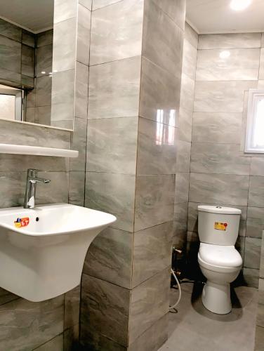 a bathroom with a sink and a toilet at Hotel du Golfe de Guinée in Conakry