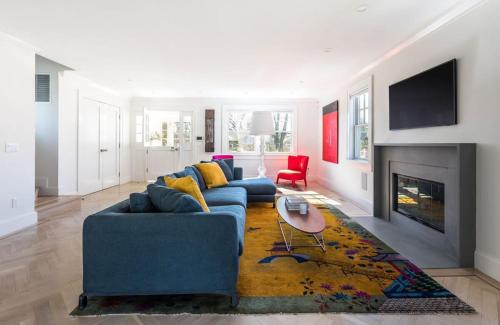 TV a/nebo společenská místnost v ubytování Breakwater by Rove Travel 3BR Secluded Retreat