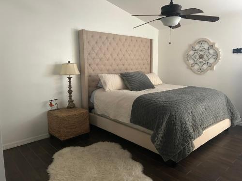 a bedroom with a bed and a ceiling fan at Beautiful 2 Bedroom 2 Bathroom Condo in Naples
