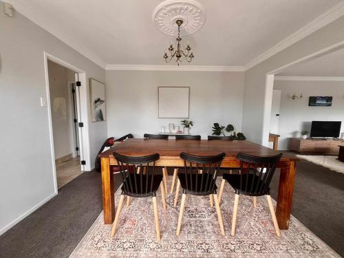 Μια τηλεόραση ή/και κέντρο ψυχαγωγίας στο The local on Pukehangi