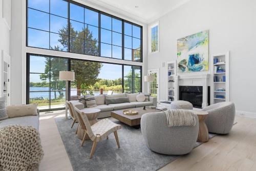 Posezení v ubytování Kellis Cove by Rove Travel Home w Outdoor Spaces